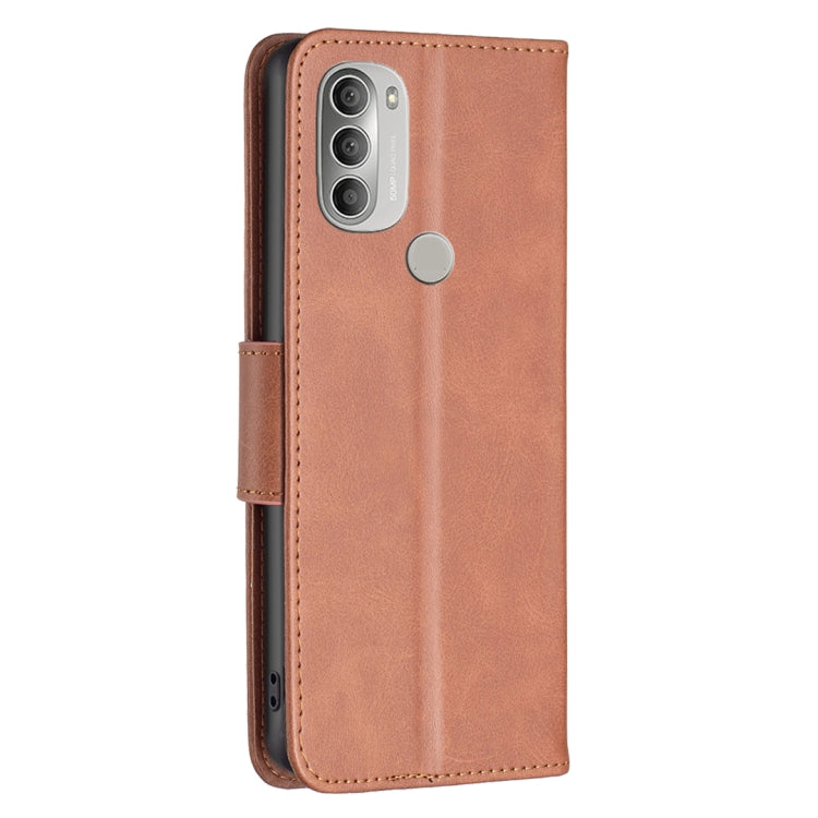 LAMBSKIN Knižkové puzdro pre Motorola Moto G51 5G - hnedé