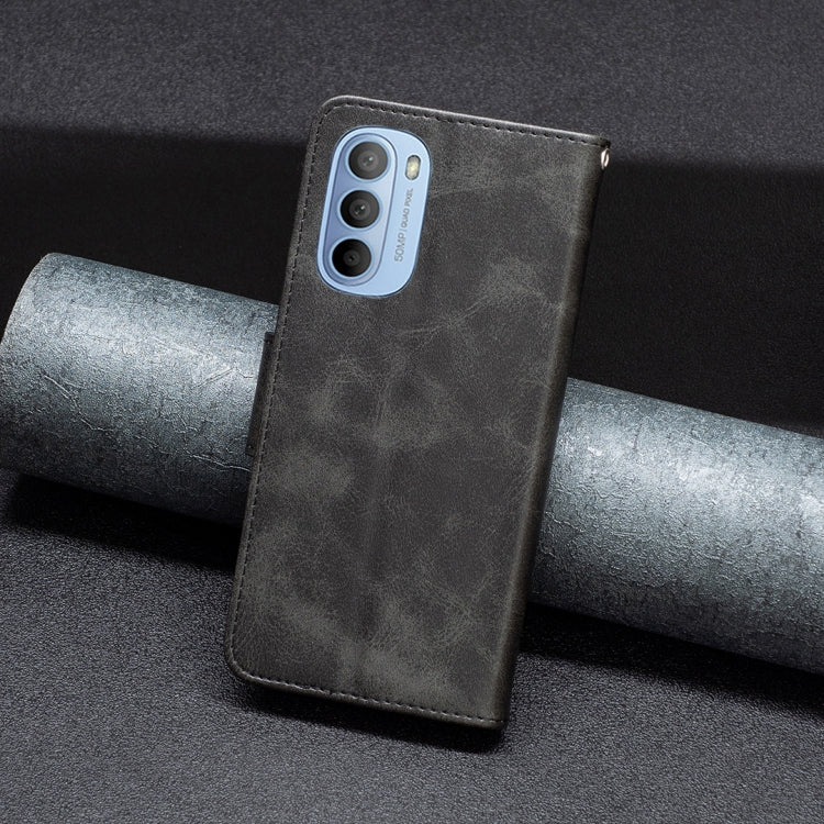 LAMBSKIN Knižkové puzdro pre Motorola Moto G31 / G41 - čierne