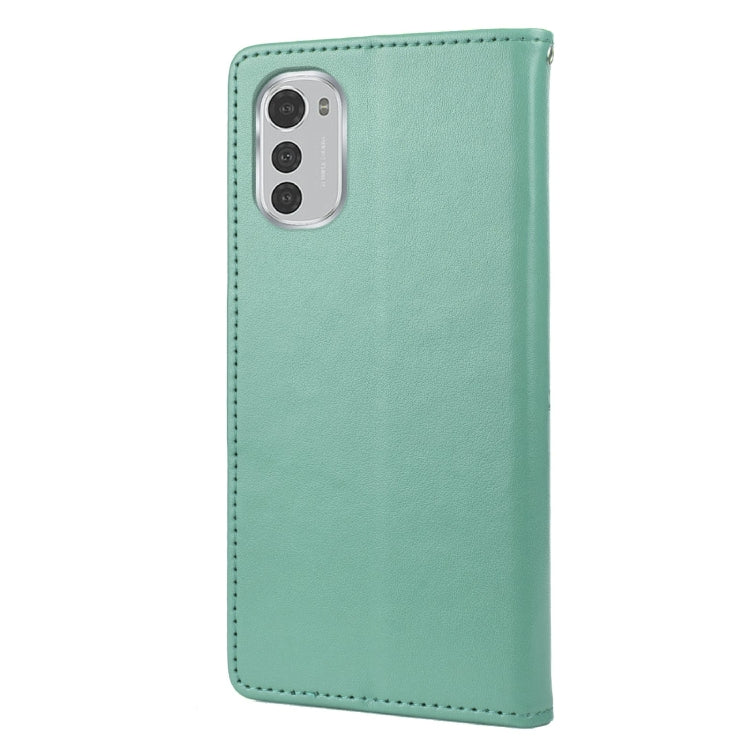 BUTTERFLY Knižkové puzdro pre Motorola Moto E32 / E32s - zelené