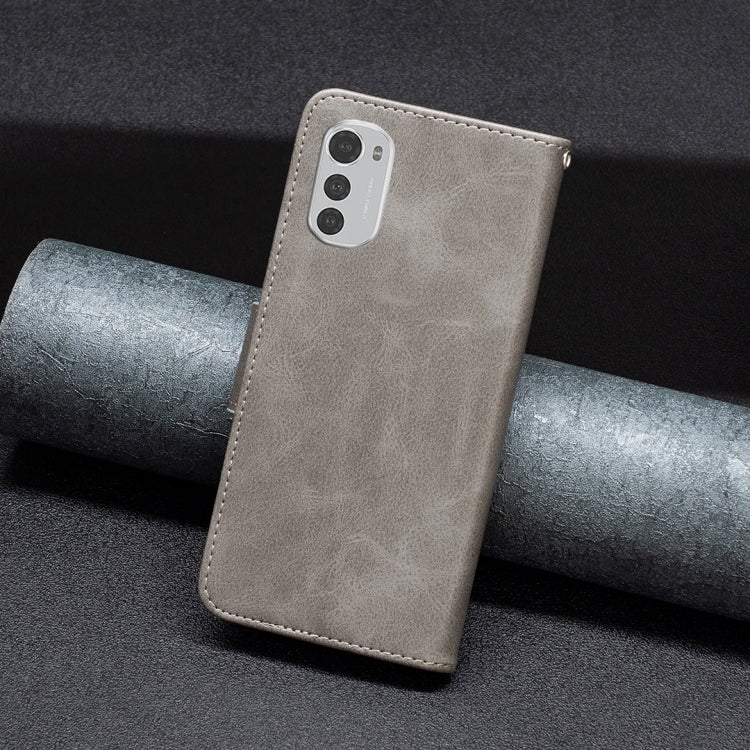 LAMBSKIN Knižkové puzdro pre Motorola Moto E32 / E32s - sivé