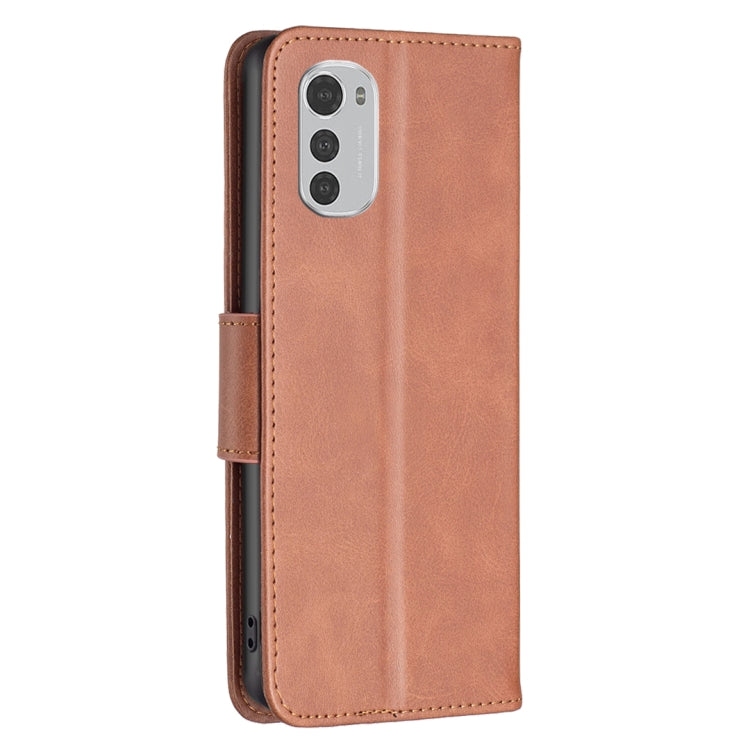 LAMBSKIN Knižkové puzdro pre Motorola Moto E32 / E32s - hnedé