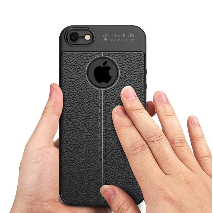 FOCUS Zadný obal pre Apple iPhone 5 / 5S / SE - čierny